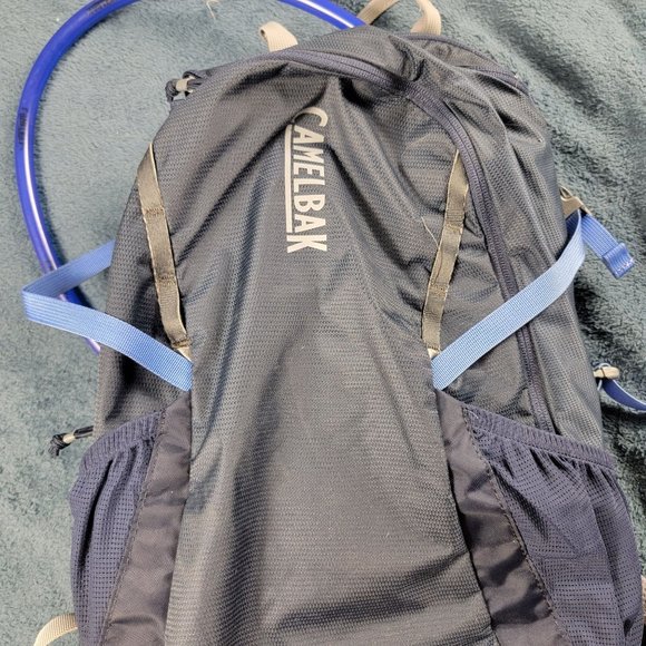 Camelbak Daystar 16 Hydration Backpack 2.5L Reservoir Mesh Back Hiking Camping - Picture 6 of 16